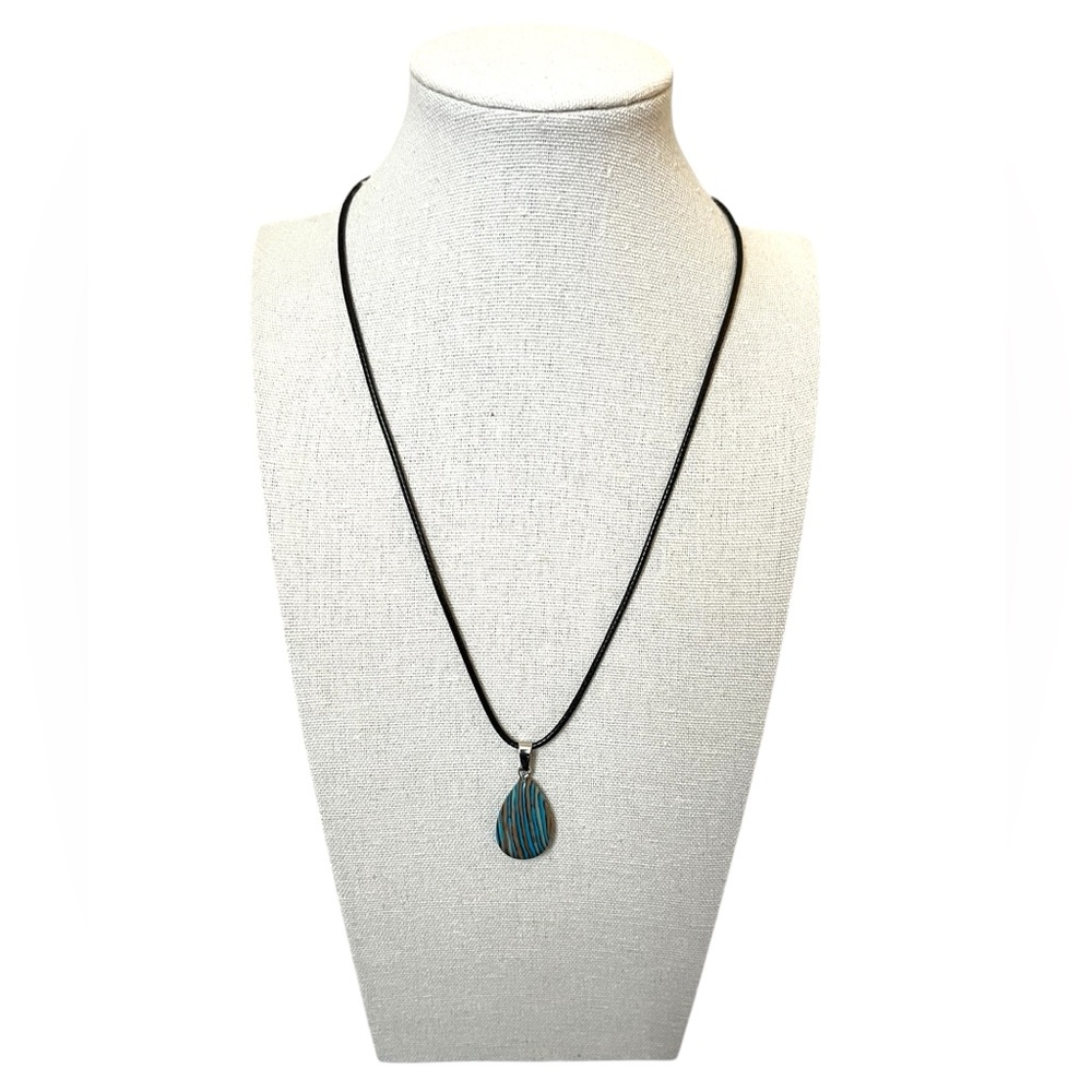 NEW Tear Drop Stone 18 in. Necklace #14